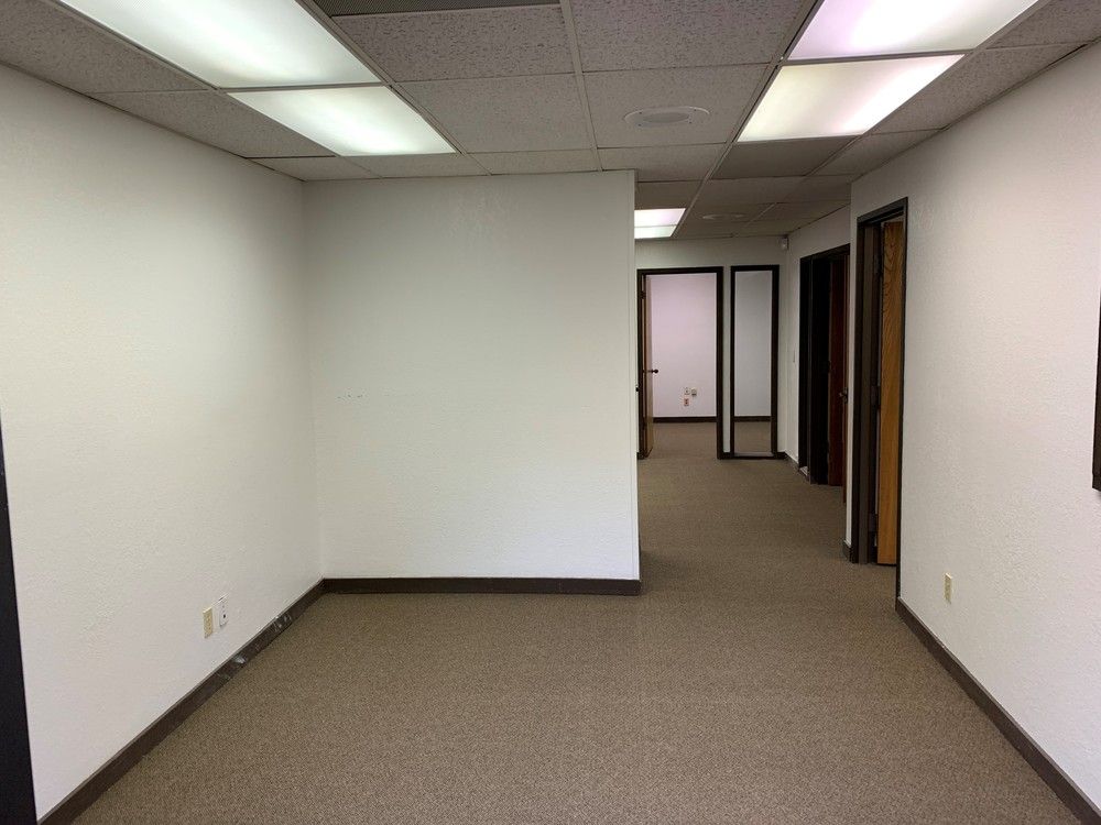 Full Service Gross General/Professional Suites | Fully Remodeled!: 2377 W Shaw Ave, Fresno, CA 93711